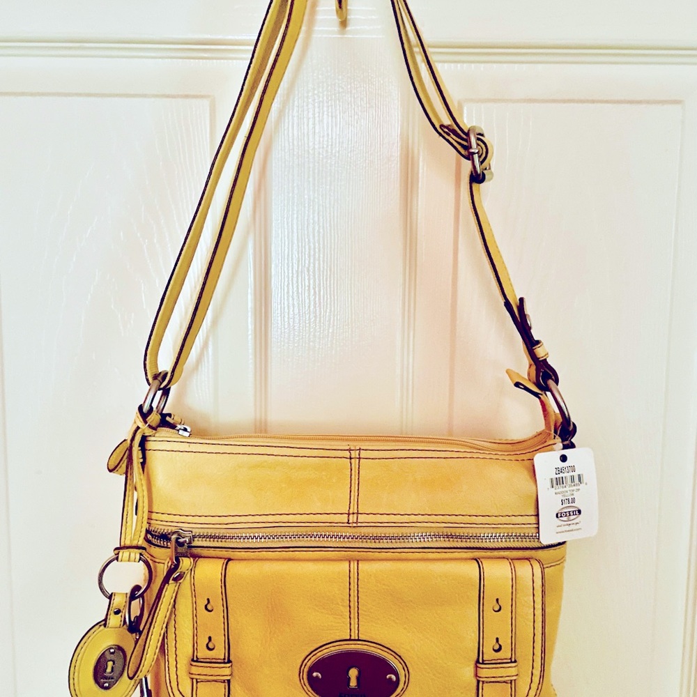 Brand new with tag Fossil Shoulder Bag Leather Maddox Top Zip Adjustable Strap.